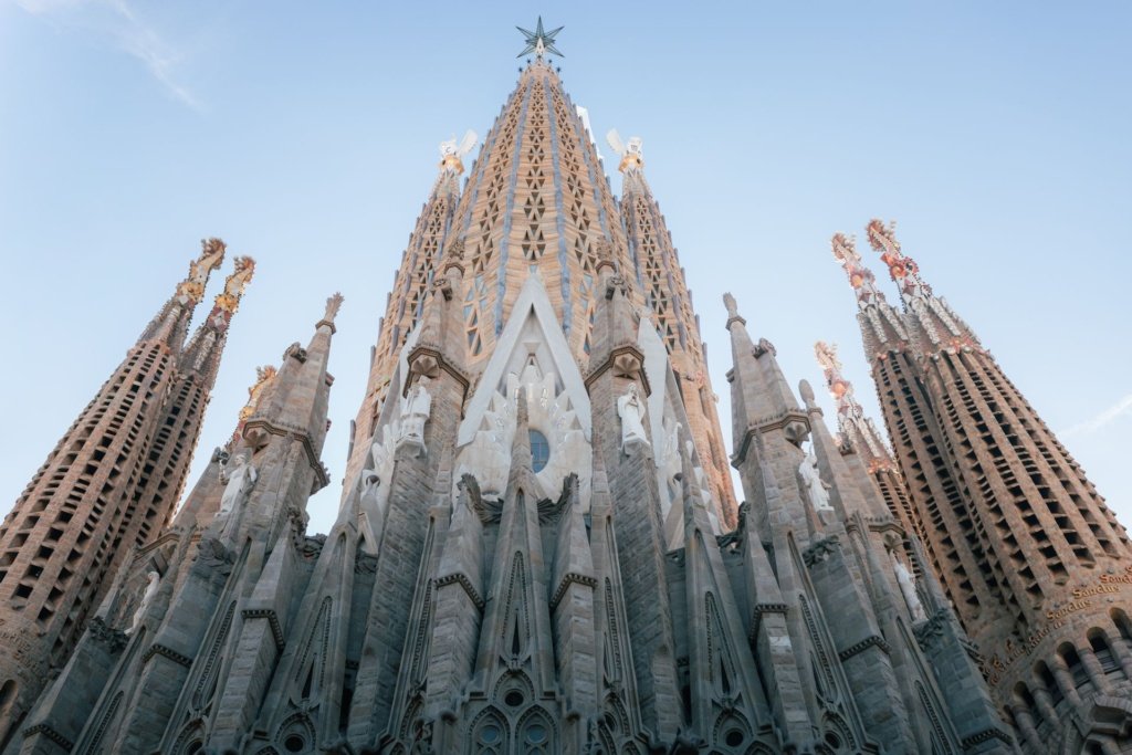 Which Sagrada Familia tower is better